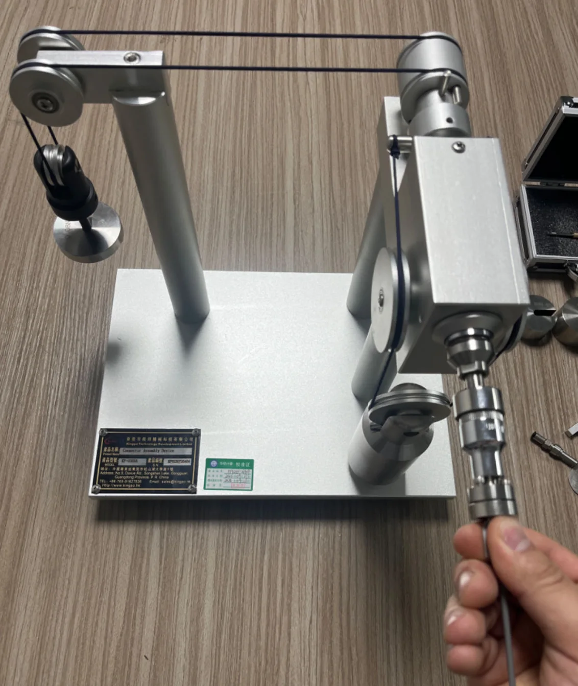 Connector assembly device operation view