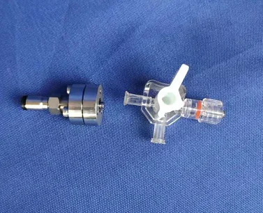 Connector assembly device with reference connector and test sample